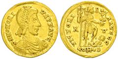 ROMAN COINS MÜNZEN DER RÖMISCHEN KAISERZEIT Honorius, 393-423. AV-Solidus, nach 408, Ravenna; 4,41 g. Drapierte Büste r. mit Perldiadem//Kaiser steht r. mit Standarte und Victoria auf Globus, Fuß auf 