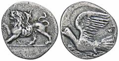 GREEK COINS PELOPONNESUS SICYONIA. SIKYON. AR-Triobol, um 330/280 v. Chr.; 2,6 g. Chimäre l.//Taube fliegt l. Hoover 213; Slg. BCD 292. Min. korrodiert, sehr schön Exemplar der Auktion Wolfgang Winkel