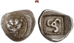 DIE SAMMLUNG DR. KAYA SAYAR, TEIL I - LYKIEN, PAMPHYLIEN UND KILIKIEN LYCIA. Dynastische Prägungen. Kuprilli AR-Obol, 470/440 v. Chr., unbestimmte Münzstätte; 0,63 g. Löwenkopf v. v.//In Incusum: Perl