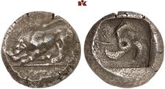 DIE SAMMLUNG DR. KAYA SAYAR, TEIL I - LYKIEN, PAMPHYLIEN UND KILIKIEN LYCIA. Dynastische Prägungen. Unbestimmter Dynast AR-Stater, um 450 v. Chr., unbestimmte Münzstätte; 8,82 g. Löwe l. frißt an Beut