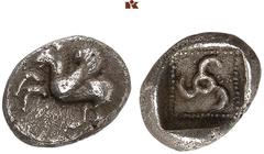 DIE SAMMLUNG DR. KAYA SAYAR, TEIL I - LYKIEN, PAMPHYLIEN UND KILIKIEN LYCIA. Dynastische Prägungen. Khinakha AR-Diobol, 470/440 v. Chr., Limyra; 1,33 g. Pegasos fliegt l.//In Incusum: Perlquadrat, dar
