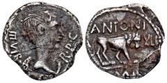 ROMAN COINS IMPERATORISCHE PRÄGUNGEN Marcus Antonius, † 30 v. Chr. AR-Quinar, 42 v. Chr., Lugdunum; 1,57 g. Victoriakopf (mit den Zügen Fulvias?) r.//Löwe r. Bab. 32; BMC 48; Crawf. 489/6; King 76; Se