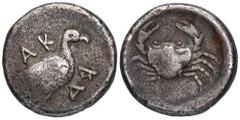 GREEK COINS SICILIA AKRAGAS. AR-Didrachme, 480/470 v. Chr.; 8,37 g. Adler steht r.//Krebs. Hoover 99; Westermark, Akragas - (R 194). Avers leicht dezentriert, min. korrodiert, knapp sehr schön Exempla