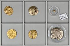 BYZANTINE COINS LOTS BYZANTINISCHER MÜNZEN Kleines Lot byzantinischer Goldmünzen: Das Lot enthält eine Hyperpyron des Michael VIII. (beschnitten); des Andronikos II. mit Andronikos III. und des Latein