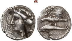 Druckrey Collection: GREEK COINS PAPHLAGONIA SINOPE. AR-Drachme, 330/300 v. Chr. Magistrat unleserlich; 5,79 g. Nymphenkopf l. davor Aphlaston//Adler l. auf Delphin. SNG BM vergl. 1464 ff; Hoover 391;