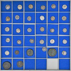 LOTS RÖMISCHER MÜNZEN Lot römischer Münzen: Das interessante Lot enthält überwiegend Denare der Kaiserzeit von Augustus bis Severus Alexander, darunter auch eine Münze mit den Caesares Gaius und Luciu