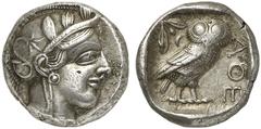 GRIECHISCHE MÜNZEN ATTICA ATHEN AR-Tetradrachme, um 440/420 v. Chr.; 17,11 g. Athenakopf r. mit attischem Helm//In Incusum: Eule r., dahinter Olivenzweig und Mondsichel. Flament Gruppe II. Attraktives