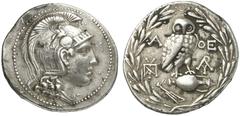 MÜNZEN AUS DER WELT DER ANTIKE GRIECHISCHE MÜNZEN ATTICA ATHEN AR-Tetradrachme, 158/157 v. Chr.; 16,83 g. Athenakopf r. mit attischem Helm//In Kranz: Eule auf Amphore v. v., unten Ruder. Thompson 27. 