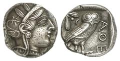 GRIECHISCHE MÜNZEN ATTICA ATHEN. AR-Tetradrachme, um 420 v. Chr.; 17,15 g. Athenakopf r. mit attischem Helm//In Incusum: Eule r., dahinter Olivenzweig und Mondsichel. Flament Gruppe III/Gruppe II. Fei