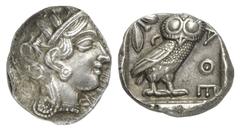 GRIECHISCHE MÜNZEN ATTICA ATHEN. AR-Tetradrachme, um 420/405 v. Chr.; 17,12 g. Athenakopf r. mit attischem Helm//In Incusum: Eule r., dahinter Olivenzweig und Mondsichel. Flament Gruppe III. Feine Pat