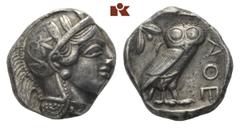 ATTICA ATHEN. AR-Tetradrachme, um 440/420 v. Chr.; 17.04 g. Athenakopf r. mit attischem Helm//In Incusum: Eule r., dahinter Olivenzweig und Mondsichel. Flament Gruppe II. Sehr schön