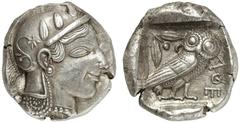 GRIECHISCHE MÜNZEN ATTICA ATHEN. AR-Tetradrachme, um 455/450 v. Chr.; 17,18 g. Athenakopf r. mit attischem Helm//In Incusum: Eule steht r., dahinter Olivenzweig. Starr Gruppe V. R Leichter Schrötlings
