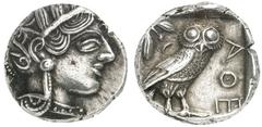 GRIECHISCHE MÜNZEN ATTICA ATHEN. AR-Tetradrachme, um 440/420 v. Chr.; Athenakopf r. mit attischem Helm//In Incusum: Eule r., dahinter Olivenzweig und Mondsichel. Flament Gruppe II. Prüfeinhieb am Rand