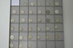 RÖMISCHE MÜNZEN LOTS RÖMISCHER MÜNZEN Lot Soldatenkaiser: Enthalten sind Antoniniane und Denare von Maximinus I. Thrax bis Valerianus, darunter je zwei Denare des Maximinus I. Thrax und des Gordianus 