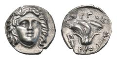 GRIECHISCHE MÜNZEN CARIA RHODOS. AR-Drachme, 205/190 v. Chr., Magistrat Gorgos; 2,60 g. Helioskopf fast v. v.//Rose, l. Bogen in Bogentasche. Ashton, The Coinage of Rhodes 288; SNG Keckman 582 ff. Lei