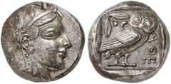 GRIECHISCHE MÜNZEN ATTICA. ATHEN. AR-Tetradrachme, um 450/440 v. Chr.; 16,82 g. Athenakopf r. mit attischem Helm//In Incusum: Eule r., dahinter Olivenzweig und Mondsichel. Flament Gruppe I. Feine Tönu