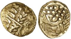 KELTISCHE MÜNZEN BRITANNIA. BELGAE. AV-Stater, Typ „Chute gold stater", 65/40 v. Chr.; 6,05 g. Stark stilisierter Apollokopf, bestehend aus Lorbeerkranz, Halbmond und Linie mit Bogenabschluß, n. r.//S