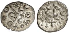 KELTISCHE MÜNZEN BRITANNIA. ICENI. Esuprasto. -> CORIELTAVI. Esuprasu. DOBUNNI. AR-Unit, Typ „Cotswold Crosses", unter Catti, 1-20 n. Chr.; 1,03 g. Kopf des Mondes n. r. (in der li. Bildhälfte), darge