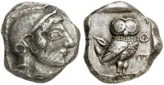 GRIECHISCHE MÜNZEN ATTICA. ATHEN. AR-Tetradrachme, 500/480 v. Chr.; 17,08 g. Athenakopf r. mit attischem Helm//In Incusum: Eule steht r., dahinter Olivenzweig. Seltman Gruppe Gii. R Herrliche Patina, 