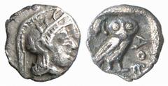 GRIECHISCHE MÜNZEN (GREEK COINS) ATTICA ATHEN. AR-Hemiobol, 454/404 v. Chr.; 0.33 g. Athenakopf r. mit attischem Helm//In Incusum: Eule r., dahinter Olivenzweig. SNG München 83 ff. Sehr schön Aristoph