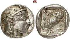 GRIECHISCHE MÜNZEN ATTICA. ATHEN. AR-Tetradrachme, um 455/450 v. Chr.; 17,18 g. Athenakopf r. mit attischem Helm//In Incusum: Eule steht r., dahinter Olivenzweig und Mondsichel. Starr Gruppe V. R Vorz