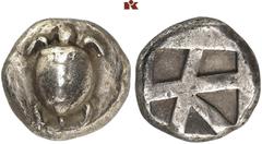 GRIECHISCHE MÜNZEN AEGINA. AEGINA. AR-Stater, 470/440 v. Chr.; 12,24 g. Seeschildkröte//Vielfach geteiltes Incusum. Hoover 435; SNG Delepierre vergl. 1758 ff. Feine Patina, sehr schön