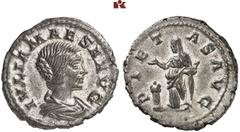 RÖMISCHE MÜNZEN MÜNZEN DER RÖMISCHEN KAISERZEIT. Antoninus IV. Elagabal, 218-222. - für Julia Maesa. AR-Denar, Rom; 3,17 g. Drapierte Büste r.//Pietas steht l. mit ausgestreckter Rechten und Weihrauch