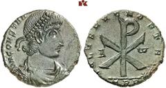 RÖMISCHE MÜNZEN MÜNZEN DER RÖMISCHEN KAISERZEIT. Constantius II., 337-361. Æ-Maiorina, 353, Treveri; 5,57 g. Drapierte Büste r. mit Perldiadem//Christogramm zwischen Alpha und Omega. RIC 332. Vorzügli