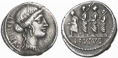 RÖMISCHE MÜNZEN (ROMAN COINS) MÜNZEN DER RÖMISCHEN REPUBLIK AR-Denar, 54 v. Chr., Rom, M. Junius Brutus; 3,73 g. Libertasbüste r.//Der Konsul L. Junius Brutus geht zwischen zwei Liktoren l., davor Acc