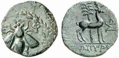 GRIECHISCHE MÜNZEN (GREEK COINS) IONIA IONIA EPHESOS. Æs, um 100 v. Chr., Magistrat Zopyros; 3,02 g. In Lorbeerkranz: Biene//Hirsch steht r., dahinter Palme. Head, NC 1880, S. 143. Avers etwas dezentr