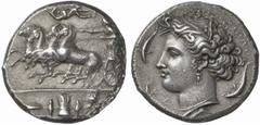 GRIECHISCHE MÜNZEN (GREEK COINS) SICILIA SICILIA SYRAKUS. AR-Dekadrachme, nach 405 v. Chr., signiert von Euainetos; 42.27 g. Quadriga im Galopp l., der Lenker, von fliegender Nike bekränzt, streckt de