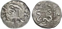 GRIECHISCHE MÜNZEN (GREEK COINS) LYDIA LYDIA TRALLES. AR-Cistophor, Jahr 5 (= 129 v. Chr.); 12.32 g. Cista mystica in Efeukranz//Zwei Schlangen um Köcher, l. , oben E und , r. Dionysos mit Silensmaske