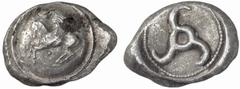 GRIECHISCHE MÜNZEN (GREEK COINS) LYCIA LYCIA Khinakha (?). AR-Stater, 460/440 v. Chr.; 9.84 g. Pegasus l. auf Rundschild, darunter Kugel//In Incusum: Triskelis in Perlkreis. SNG v. Aulock 4089; Vismar