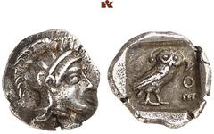 GRIECHISCHE MÜNZEN ATTICA. ATHEN. AR-Obol, 454/404 v. Chr.; 0,70 g. Athenakopf r. mit attischem Helm//In Incusum: Eule r., dahinter Olivenzweig. SNG München 77 ff. Feine Patina, winz. Schrötlingsriß, 