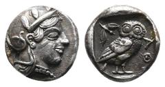 GRIECHISCHE MÜNZEN ATTICA, ATHEN. AR-Drachme, um 454/404 v. Chr.; 4,24 g. Athenakopf r. mit attischem Helm//In Incusum: Eule r., dahinter Olivenzweig. SNG München 60 ff. Gutes sehr schön Aus einer nie