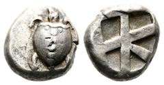 GRIECHISCHE MÜNZEN AEGINA, AEGINA. AR-Stater, 470/440 v. Chr.; 12,31 g. Seeschildkröte//Fünffach geteiltes Incusum. Hoover 435; SNG Delepierre vergl. 1758 ff. Kl. Kratzer und winz. Punzen auf dem Aver