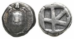 GRIECHISCHE MÜNZEN AEGINA, AEGINA. AR-Stater, 445/430 v. Chr.; 12,13 g. Landschildkröte//Fünffach geteiltes Incusum. Hoover 437; SNG Delepierre 1535. R Prägeschwäche, sehr schön.