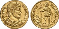 RÖMISCHE MÜNZEN (ROMAN COINS) MÜNZEN DER RÖMISCHEN KAISERZEIT Jovianus, 363-364. AV-Solidus, Sirmium; 4.21 g. Drapierte Büste r. mit Perldiadem//Kaiser steht l. mit Christogrammstandarte, davor Gefang