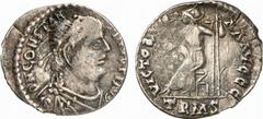 RÖMISCHE MÜNZEN (ROMAN COINS) MÜNZEN DER RÖMISCHEN KAISERZEIT Constantinus III., 407-411. AR-Siliqua, 408/411, Treveri; 1.37 g. Drapierte Büste r. mit Perldiadem//Roma sitzt l. mit Victoria auf Globus