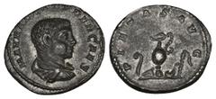 ROMAN COINS MÜNZEN DER RÖMISCHEN KAISERZEIT Antoninus IV. Elagabal, 218-222 für Severus Alexander. AR-Denar, 221/222, Rom; 3,42 g. Drapierte Büste r.//PIETAS AVG Lituus, Messer, Krug, Simpulum und Asp