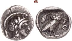 GRIECHISCHE MÜNZEN ATTICA. ATHEN. AR-Obol, 454/404 v. Chr.; 0,68 g. Athenakopf r. mit attischem Helm//In Incusum: Eule r., dahinter Olivenzweig. SNG München 77 ff. Leicht dezentriert, sehr schön Aus d