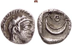 GRIECHISCHE MÜNZEN ATTICA. ATHEN. AR-Tetartemorion, um 454/404 v. Chr.; 0,16 g. Athenakopf r. mit attischem Helm//In Incusum: Mondsichel. SNG München 87 ff. Sehr schön Exemplar der Auktion Peus Nachf.