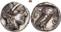 GRIECHISCHE MÜNZEN ATTICA. ATHEN. AR-Tetradrachme, um 440/420 v. Chr.; 17,02 g. Athenakopf r. mit attischem Helm//In Incusum: Eule r., dahinter Olivenzweig und Mondsichel. Flament Gruppe II. Gutes seh