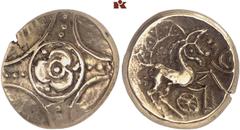 BRITANNIA. ICENI. AV-Stater, Typ "Freckenham Flower", 20 v./10 n. Chr.; 5,63 g. Blüte in der Mitte eines kreuzförmigen Ornamentes//Pferd r., darüber Halbmond mit Zickzacklinie. Rudd, Ancient British C