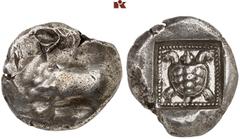 GRIECHISCHE MÜNZEN IN SCHÖNEN ERHALTUNGEN - DIE SAMMLUNG DR. GUY SYLVAIN PAUL BASTIN LYCIA. Frühdynastische Prägungen. AR-Stater, 470/440 v. Chr.; 9,09 g. Eber l.//In Quadratum incusum: Landschildkröt