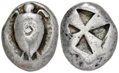 GREEK COINS AEGINA AEGINA. AR-Stater, 550/500 v. Chr.; 12,16 g. Seeschildkröte, darauf Gegenstempel: Kantharos//Vierfach geteiltes Incusum. Hoover 429; SNG Delepierre 1509. R Kl. Kratzer, schön-sehr s