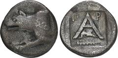 GREEK COINS PELOPONNESUS ARGOLIS. ARGOS. AR-Triobol, 330/270 v. Chr.; 2,51 g. Wolfsprotome l.//In Incusum: A, unten Delphin l. auf Keule. Hoover 670 corr.; Slg. BCD 1087. Feine Tönung, schön-sehr schö