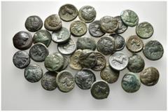 LOTS Philippos II. v. Makedonien:Bronzemünzen Jünglingskopf/Reiter. Dazu ein Exemplar des Kassandros (Herakleskopf/Reiter). 19-17 mm. Zusammen 37 Exemplare. Im Ø ss-s Vor 2002 in deutscher Privatsamml