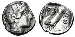 ATHEN. Tetradrachme. Ca. 450-404. Athenakopf mit attischem Helm r., auf dem Helmkessel Ranke und 3 Olivenblätter. Rs: A_E; Eule r., dahinter Olivenzweig und Mondsichel. Alles in Quadratum incusum. SNG