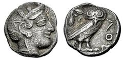ATHEN. Tetradrachme. 479-404. Behelmter Athenakopf r. Rs: Eule r., dahinter Olivenzweig und Mondsichel. SNG COP. 32 ff. Svoronos Taf. 12-16. 15,66g. Hohes Relief. L. korrodiert. ss